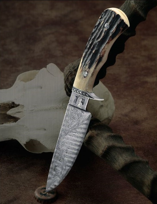 The Huntsman's Masterpiece: Full Tang Damascus Steel Hunting Knife with Antler Horn Handle