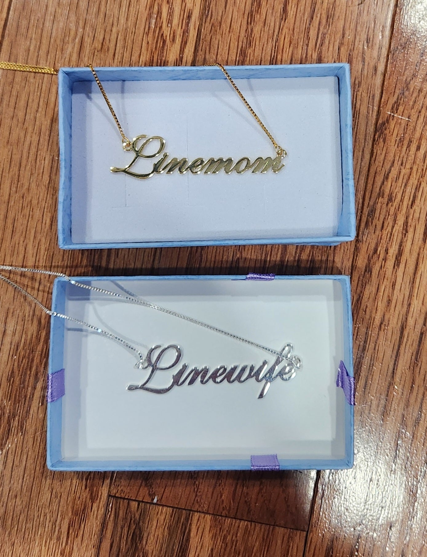 Linewife Script Necklace