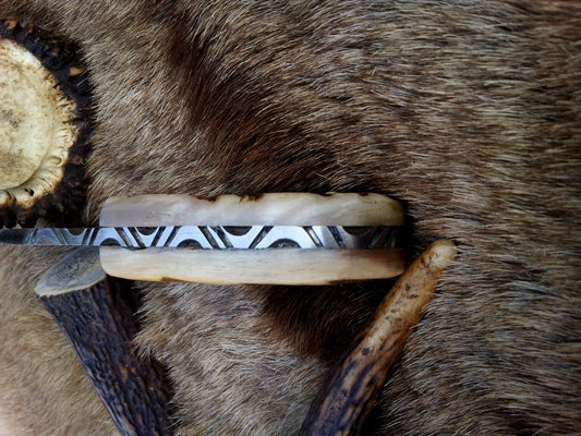 Premium Damascus Steel Gut Hook Skinning Knife – 7.5 Inch Overall Length with Sheep Horn Handle