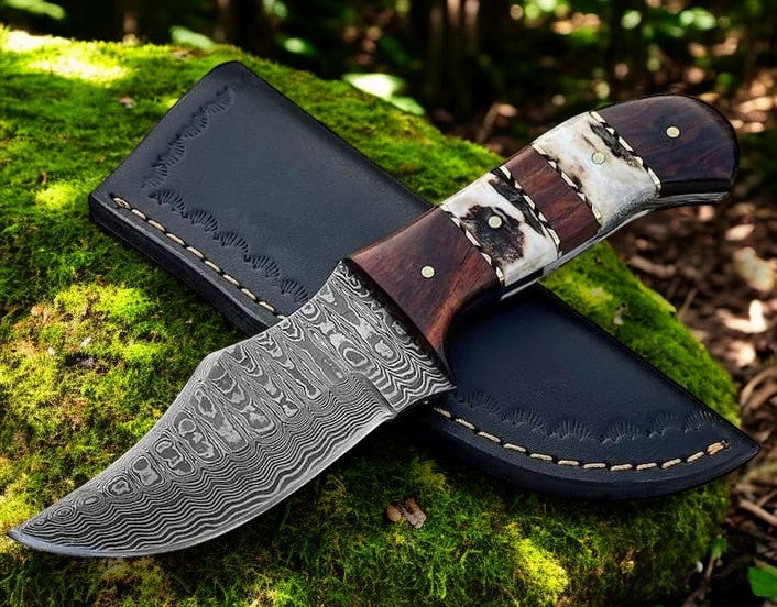 Custom Handmade Damascus Steel Skinner Knife for Deer Hunting & Field Dressing – Stag’s Edg
