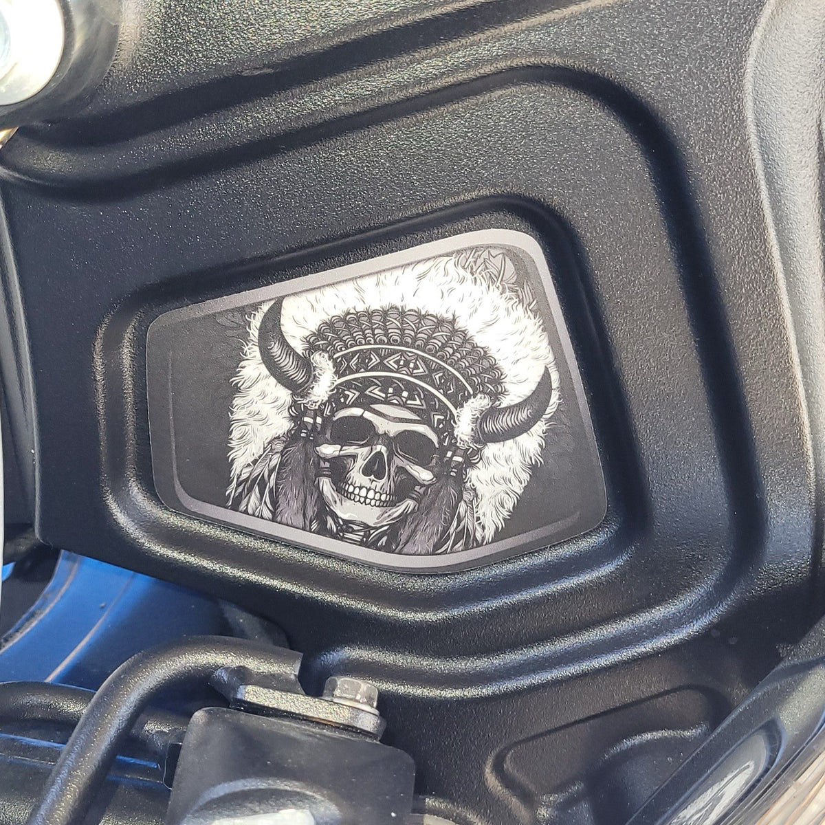 Indian Scout Mid-Frame Insert - Skull Warbonnet 108 BW
