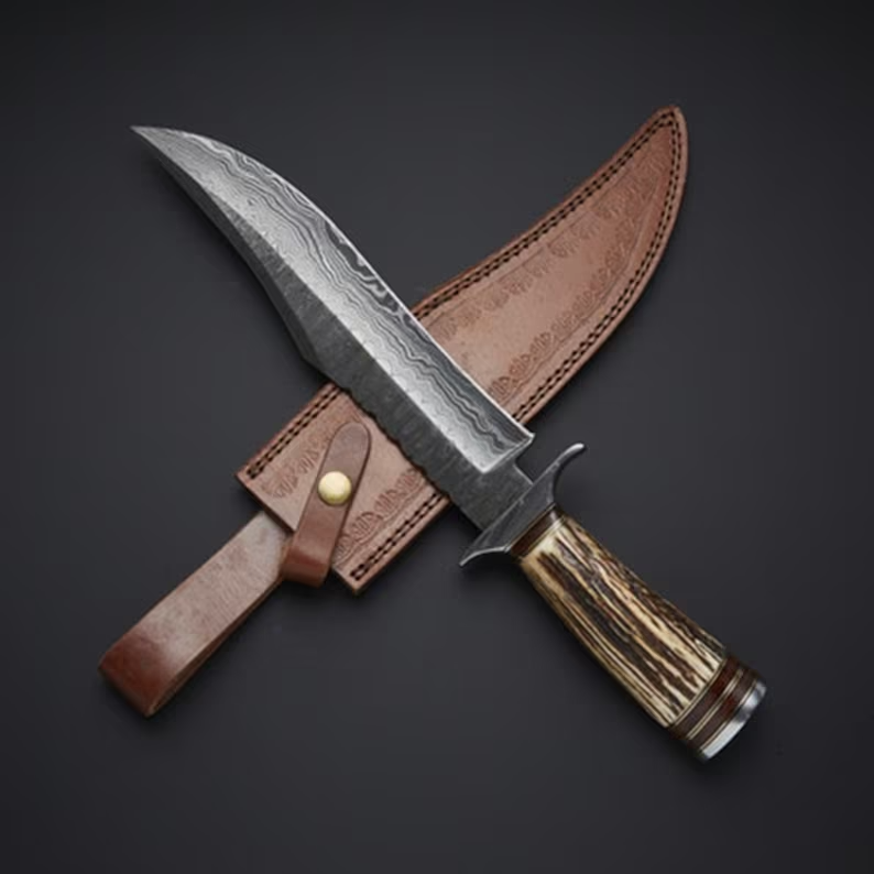 Heritage Hunter: Bowie Knife with Twist Damascus Steel Blade, Antler Horn Handle, and Leather Sheath