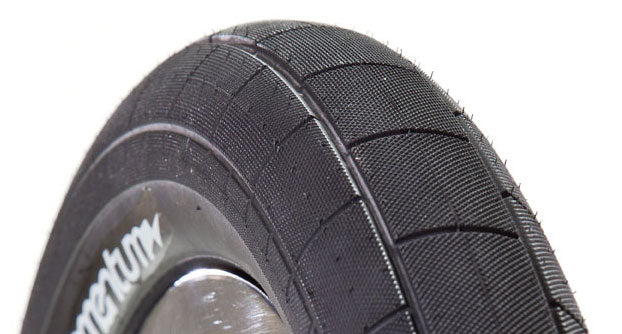 Demolition Momentum Tire 2.0″ - Black Wall
