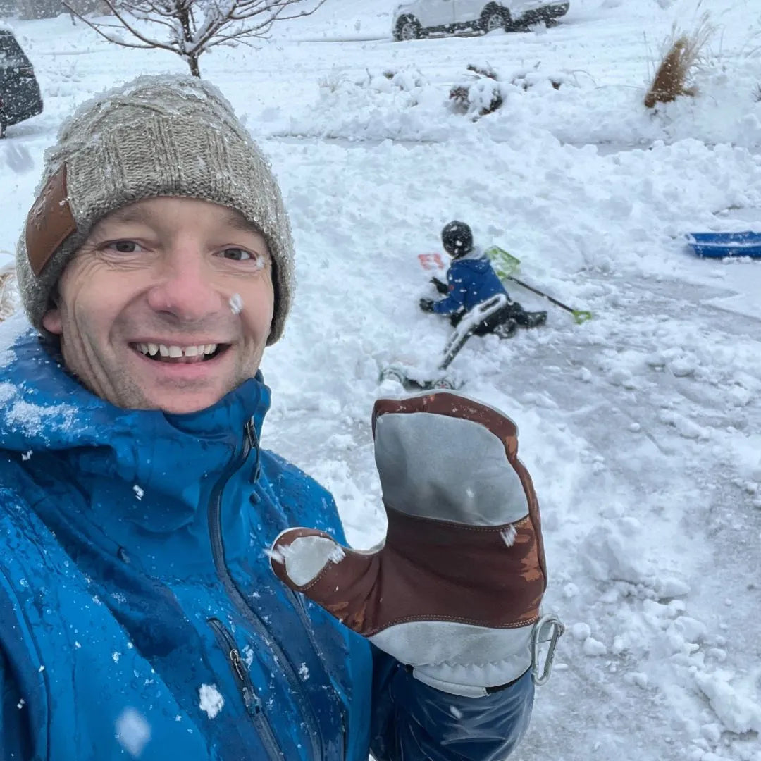 5280 Water Buffalo Leather Mitten - White