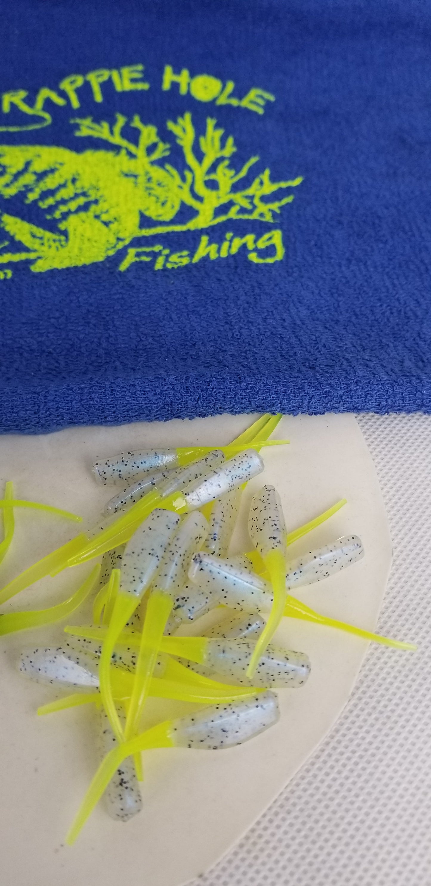Cam's 2"(HOLOGRAM FLAKE) BLACK & CHARTREUSE/MONKEY MILK & CHARTREUSE 100pc (SPLIT SET) Stinger Shad Crappie Soft Jigs [A Cam's Exclusive]