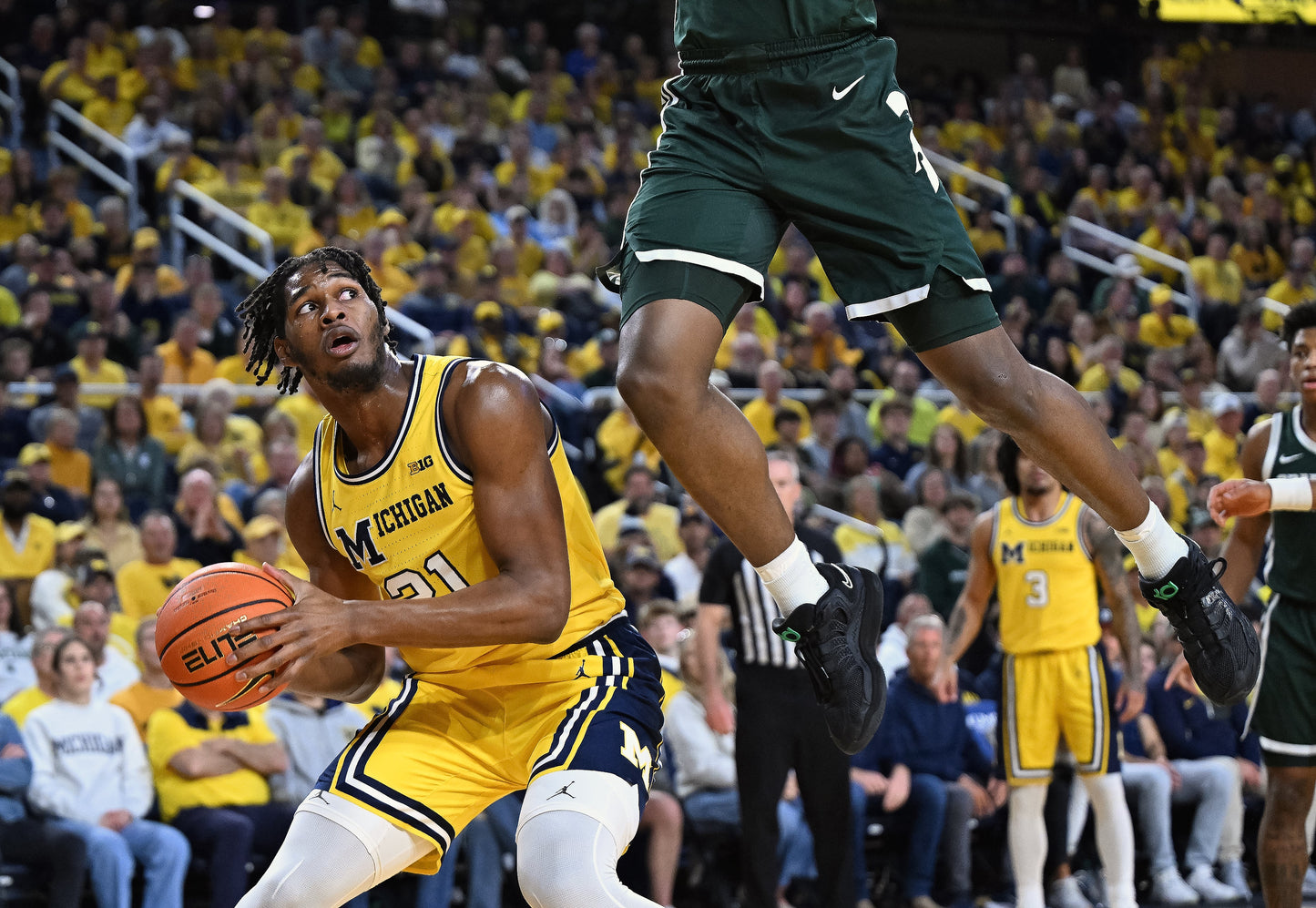 MAIZE THE ROOF: How the Michigan Wolverines Dominated College Basketball (Pediment)