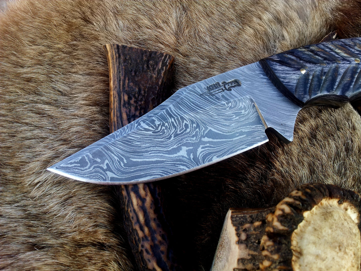 Custom Damascus Steel Field Dressing Deer Skinning Knife with Exotic Pakka Wood Handle – 8.5 Inch Hunting Knife