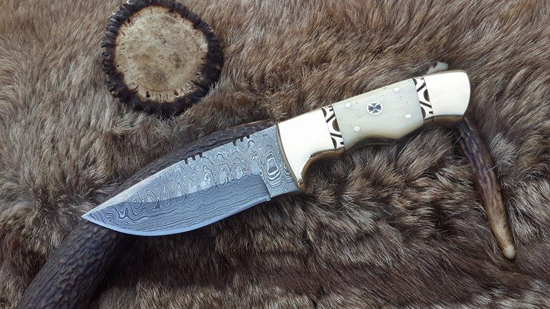Custom Handmade Damascus Steel Hunting/Skinning Knife