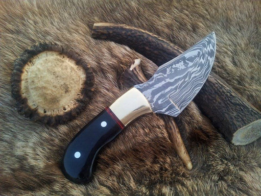 Damascus Steel Field Dressing Deer Skinning Knife – 7 Inch Drop Point Blade with Buffalo Horn Handle