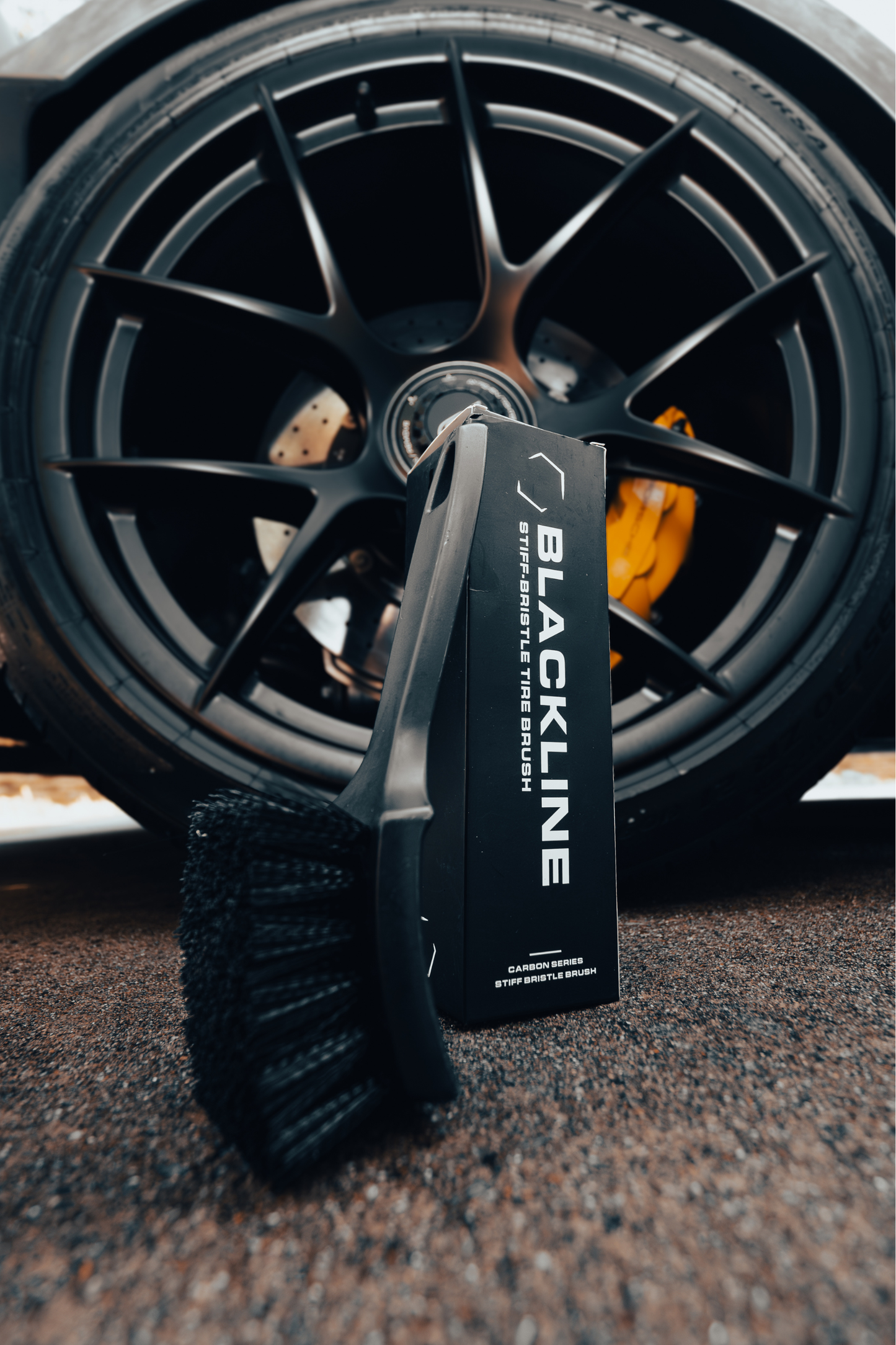 BLACKLINE® STIFF BRISTLE TIRE BRUSH