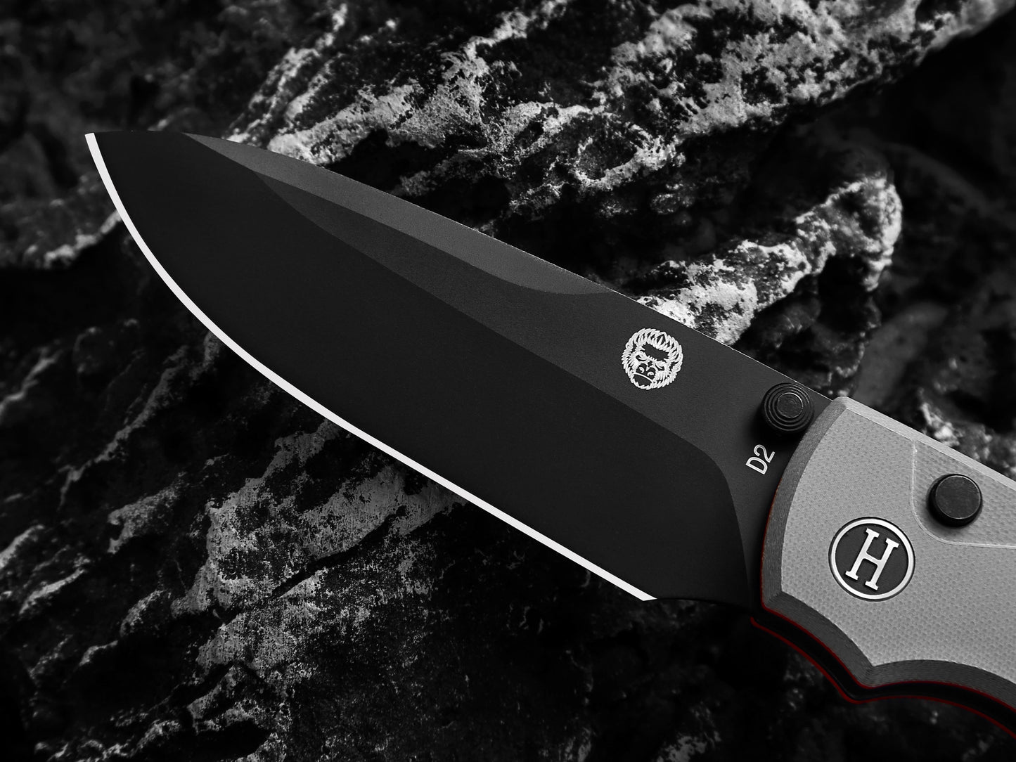 The Loyalist Folding Pocket Knife Giftset for Men and Women (Black and White)