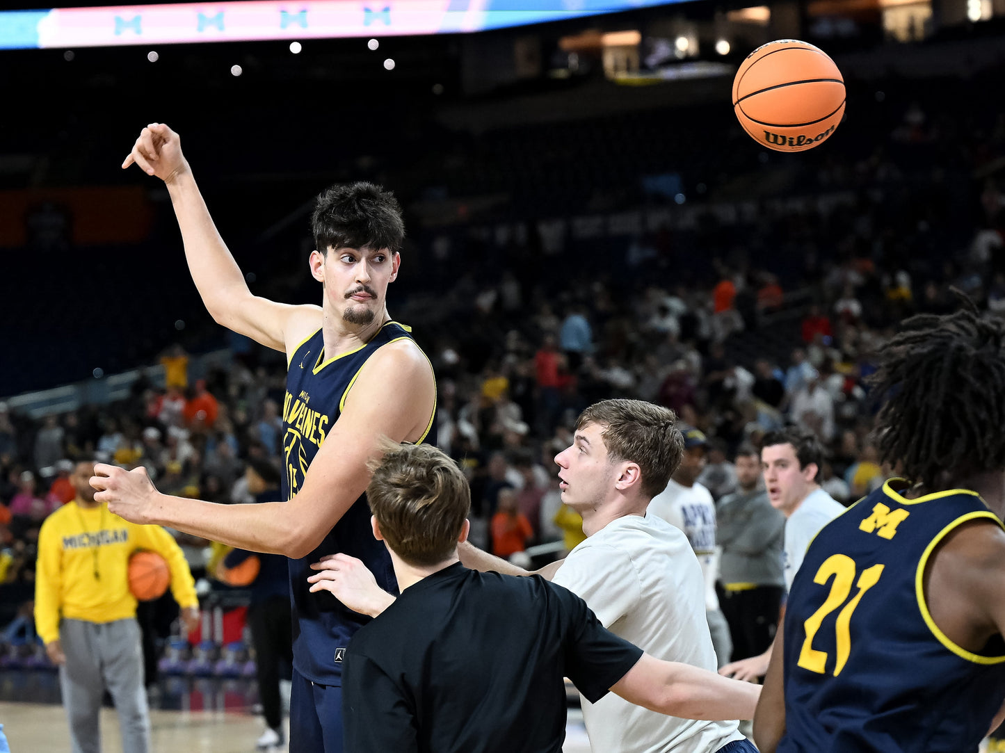 MAIZE THE ROOF: How the Michigan Wolverines Dominated College Basketball (Pediment)