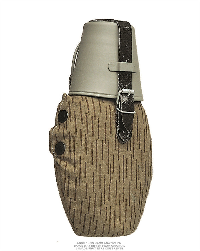 EAST GERMAN STRICHTARN CAMO CANTEEN W/CUP USED
