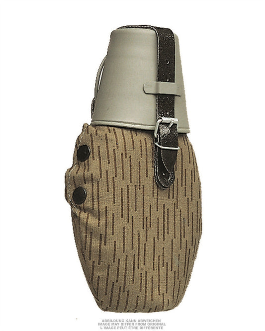 EAST GERMAN STRICHTARN CAMO CANTEEN W/CUP USED