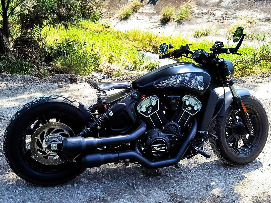 Azteca - Indian Scout - Black & White