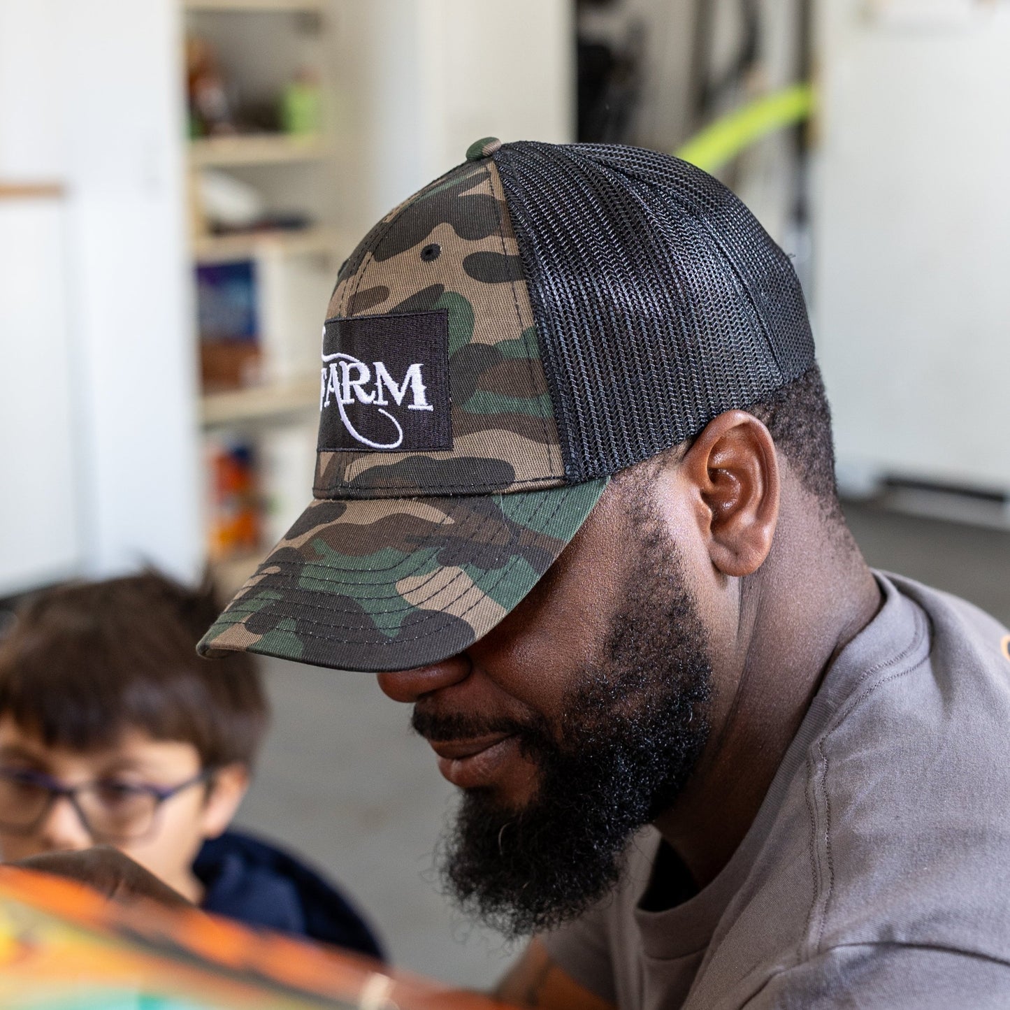 Snap Back Embroidered Hat - Camo/Black