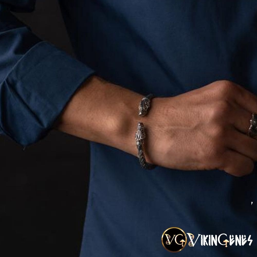 925 Sterling Silver Arm Ring With Wolf Heads