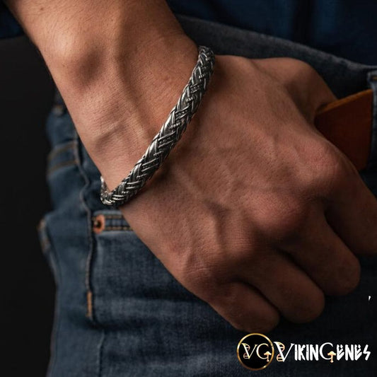 925 Sterling Silver Arm Ring With Wolf Heads