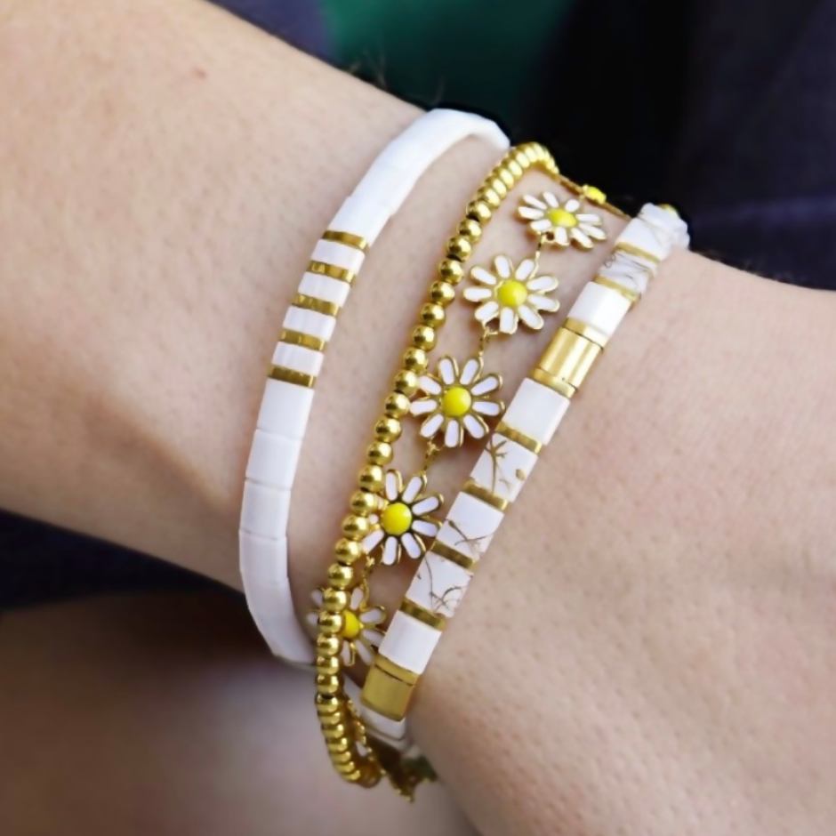 DAINTY DAISY - Flower Chain Accent Bracelet - Adjustable