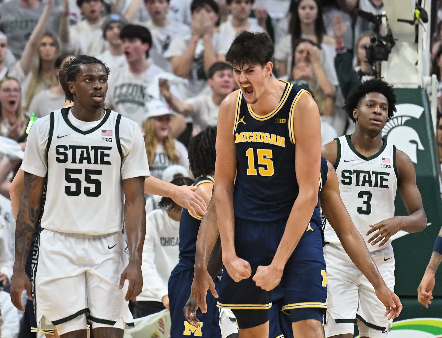 MAIZE THE ROOF: How the Michigan Wolverines Dominated College Basketball (Pediment)