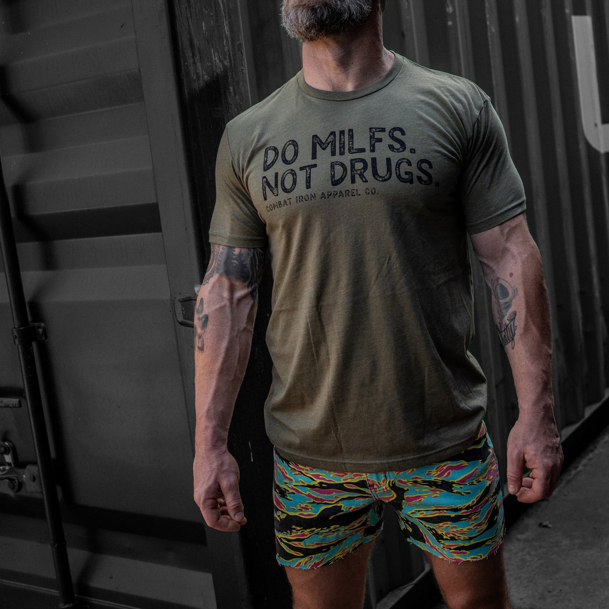 Do Milfs. Not Drugs. Men's T-Shirt