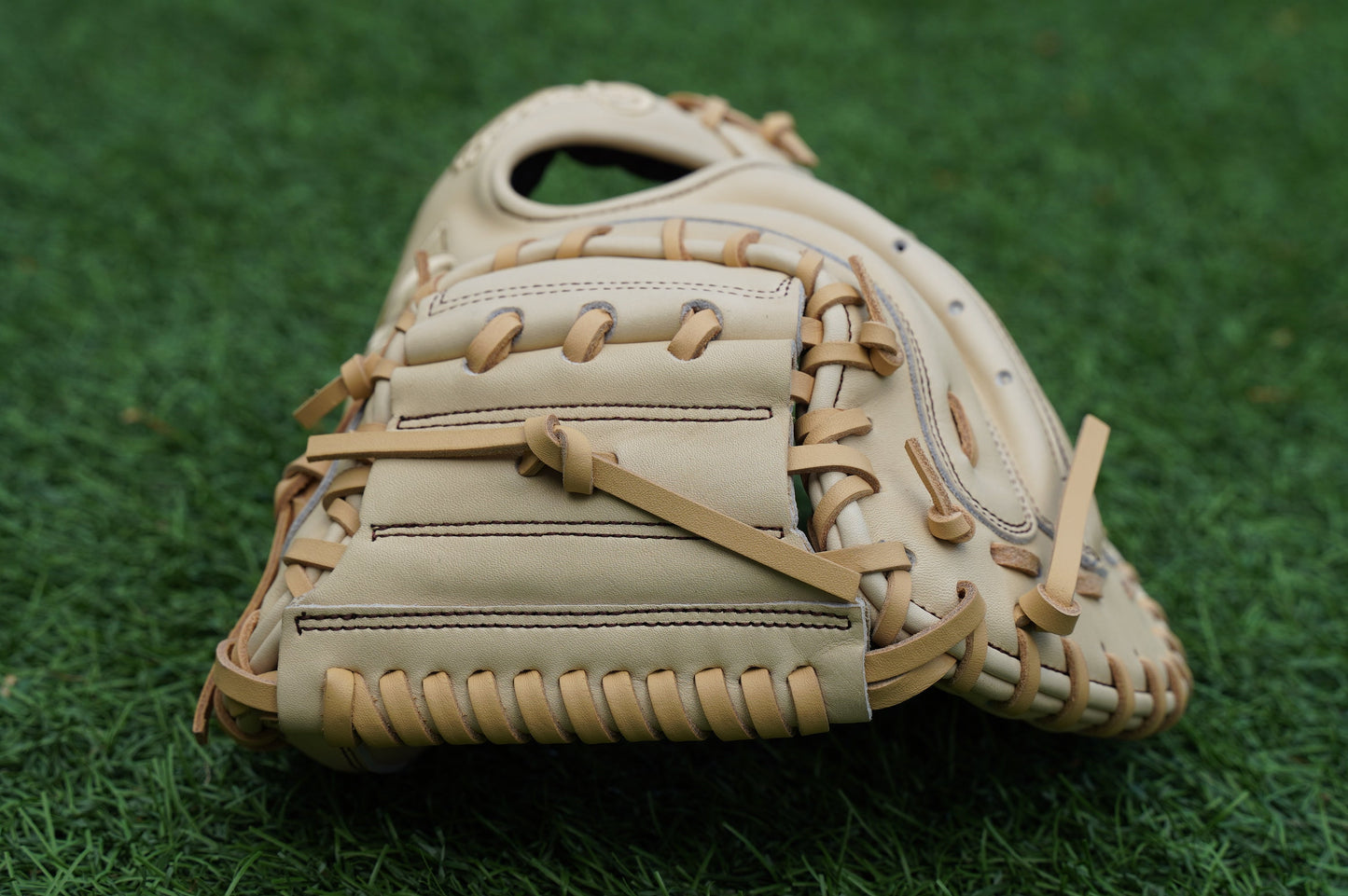 33" Closed Web Catchers Mitt Grace Glove