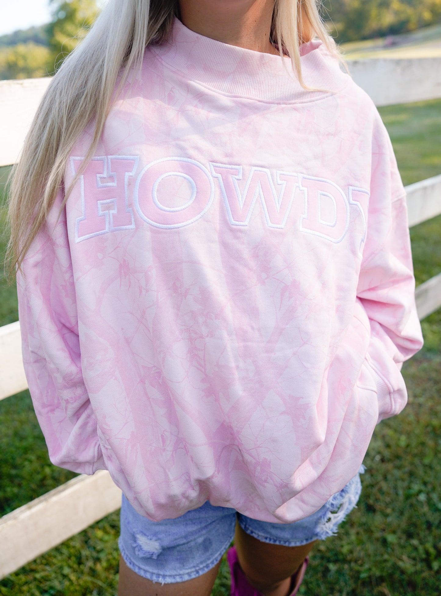 Howdy - Camo Vintage Crew-Neck Sweatshirt