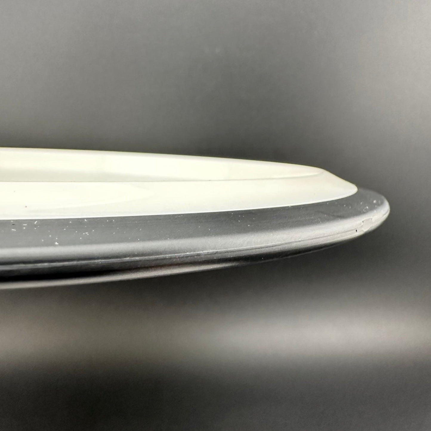 Neutron Servo - White Dyer's Delight