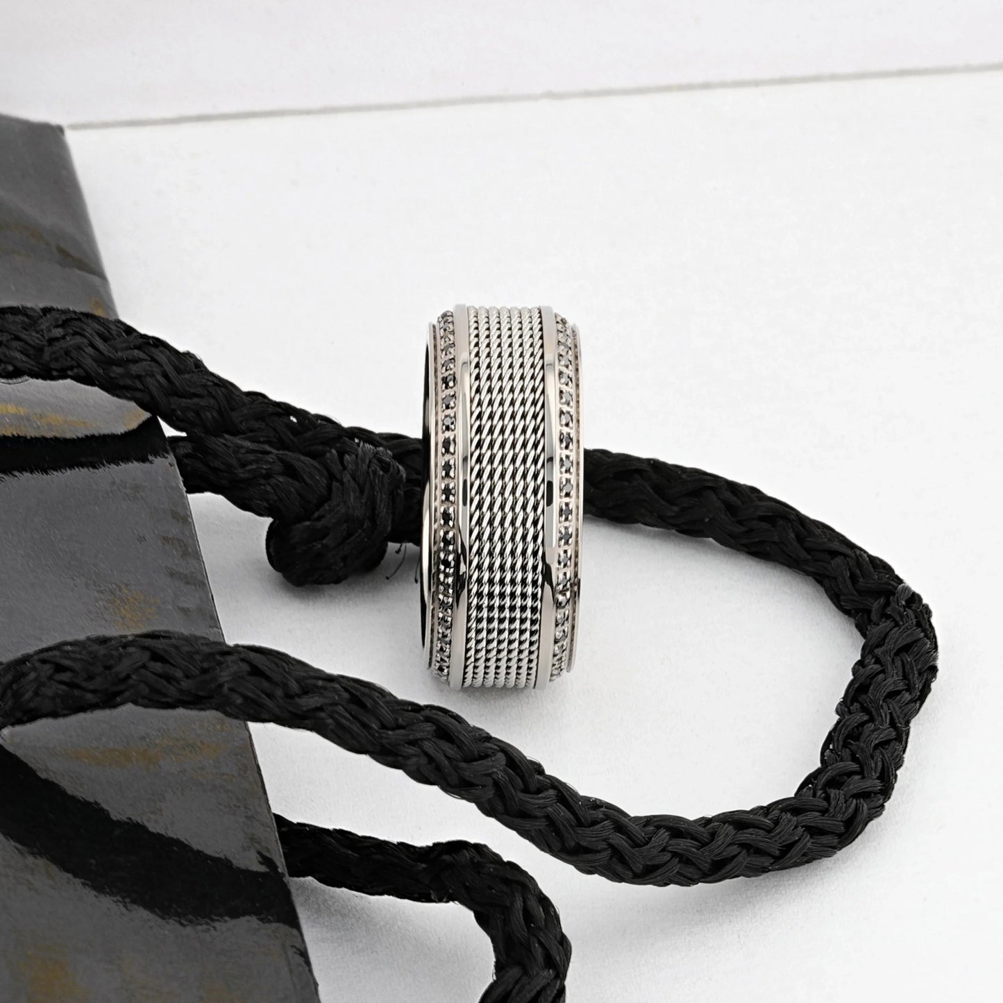 GAUNTLET Steel Chain Titanium Wedding Ring Polished Beveled Edges Set with Round Black Diamonds - 10mm