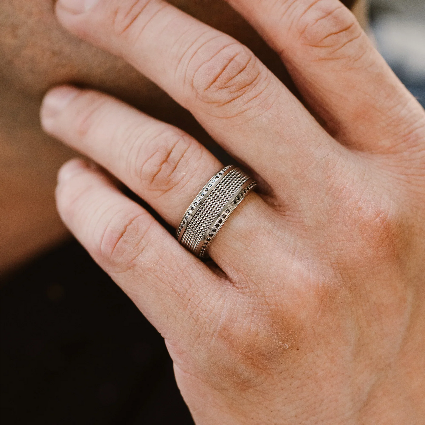 GAUNTLET Steel Chain Titanium Wedding Ring Polished Beveled Edges Set with Round Black Diamonds - 10mm