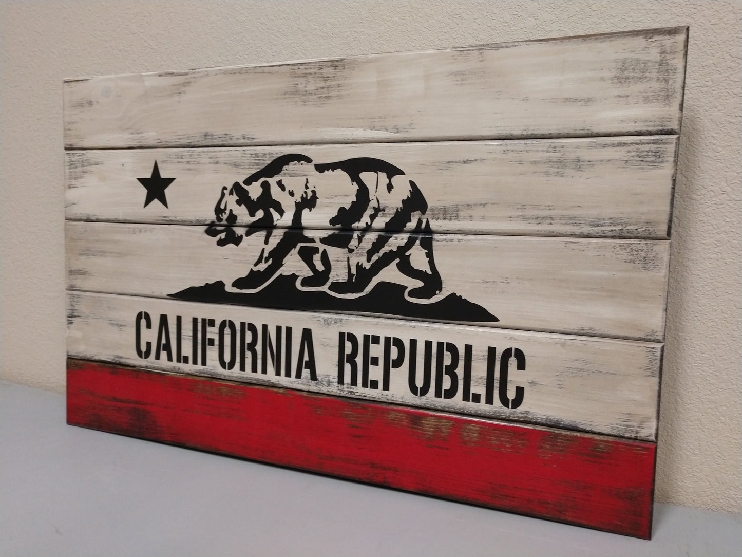 Small Wooden State Flag & Special Design Gun Case
