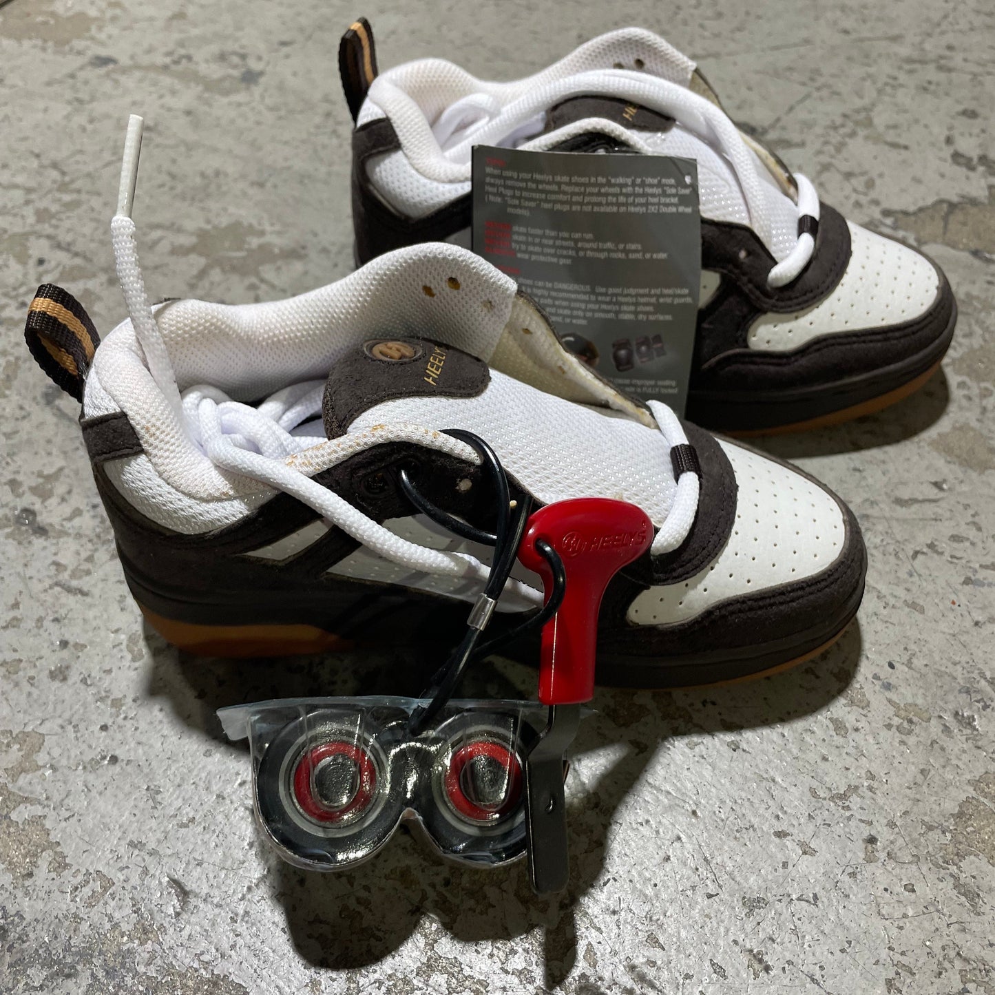 Heelys Fleet Youth Skate Shoes - Dark Brown/White/Gold [Size 1]