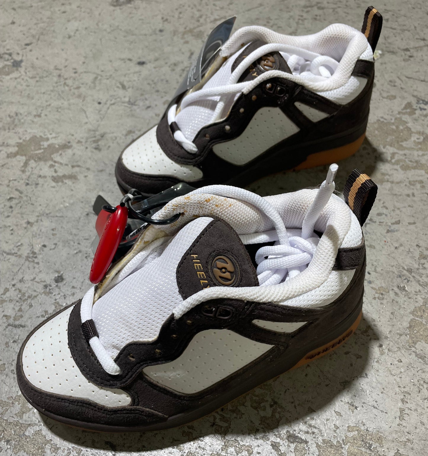 Heelys Fleet Youth Skate Shoes - Dark Brown/White/Gold [Size 1]