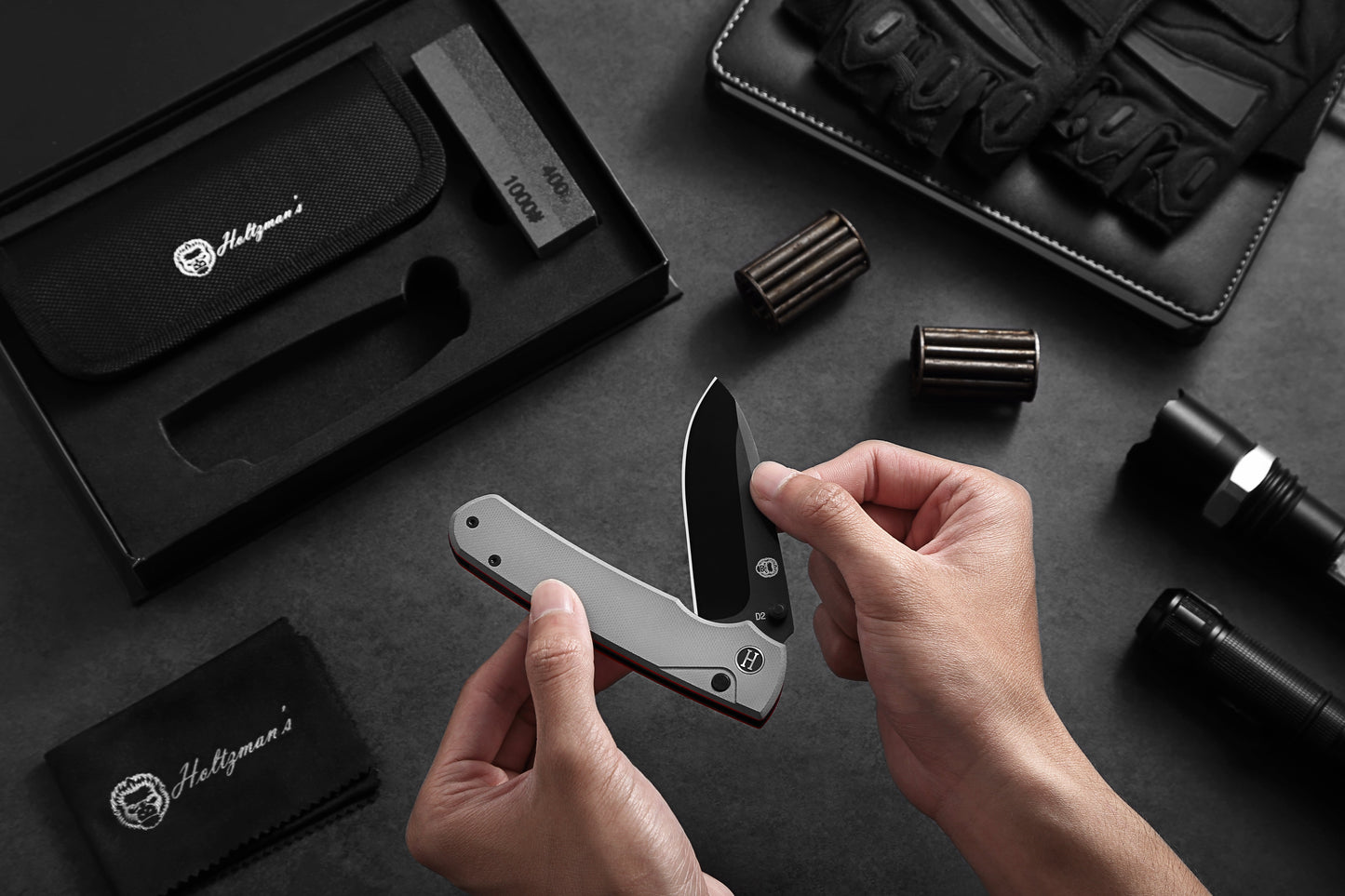 The Loyalist Folding Pocket Knife Giftset for Men and Women (Black and White)