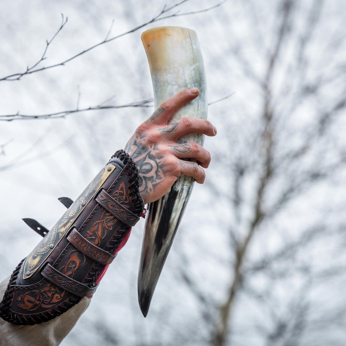 Curved Drinking Horn Bundle with Stand & Holster (Pick Your Color)