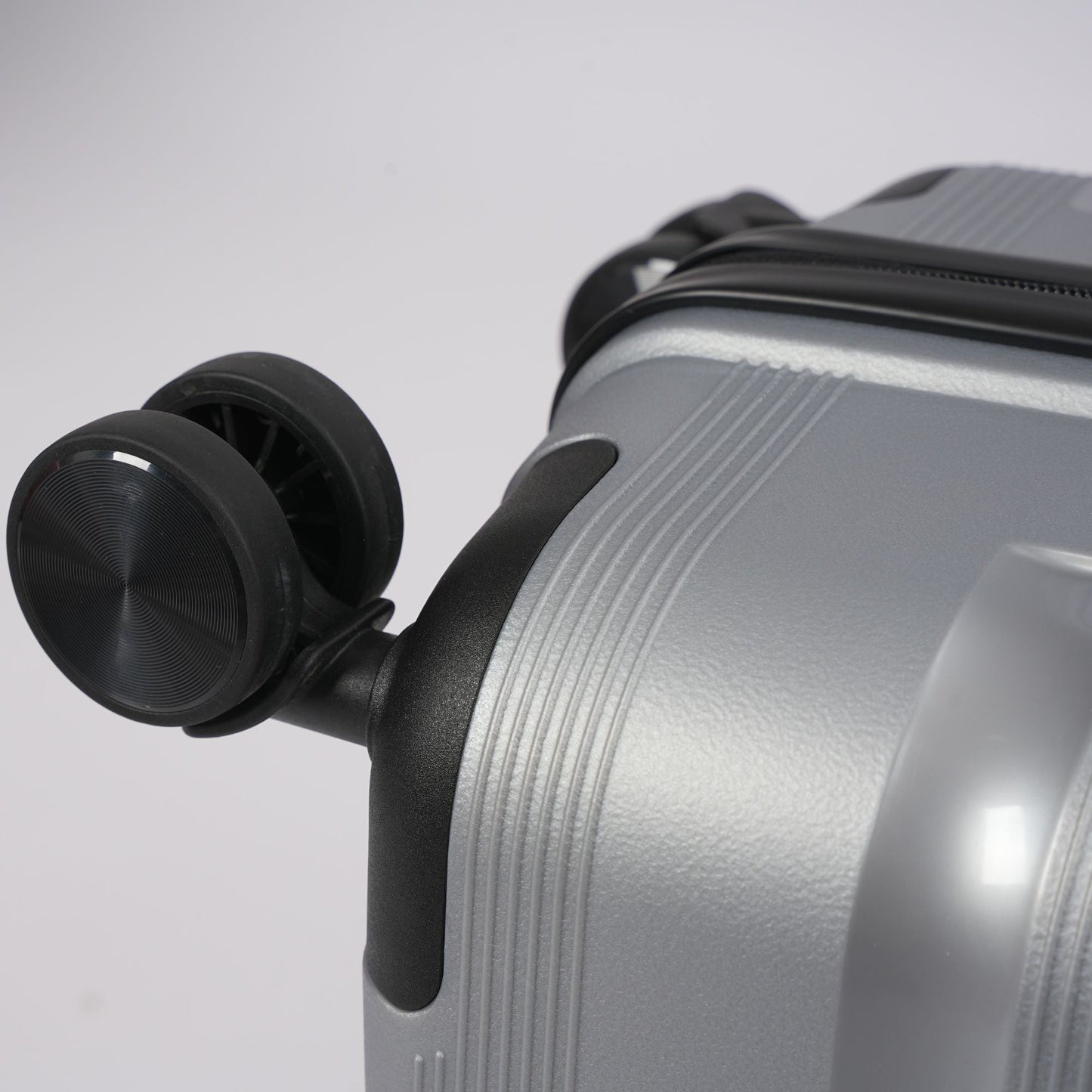 28-inch Silver Hardcase Roller Luggage