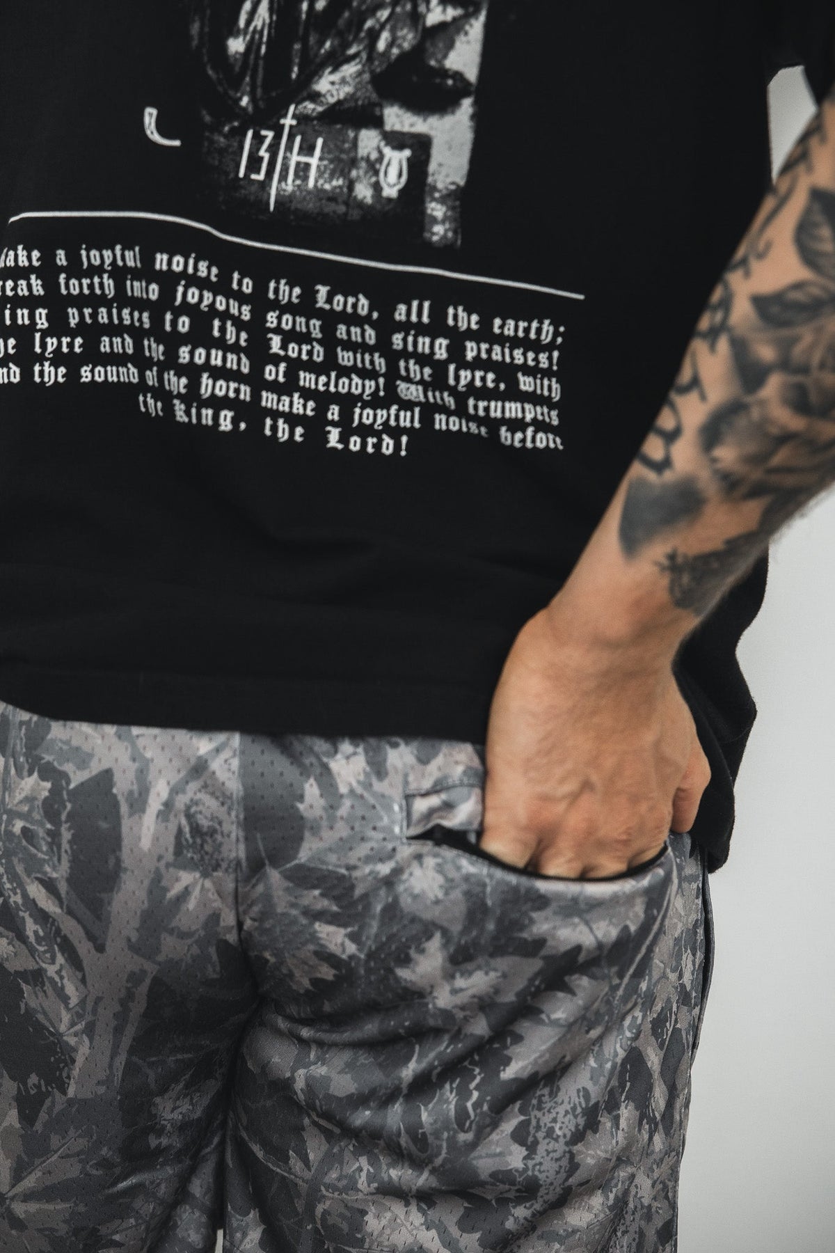 Men's Mesh Lifestyle Shorts | 5.5"- Lift Heavy Pray Hard Deadwood