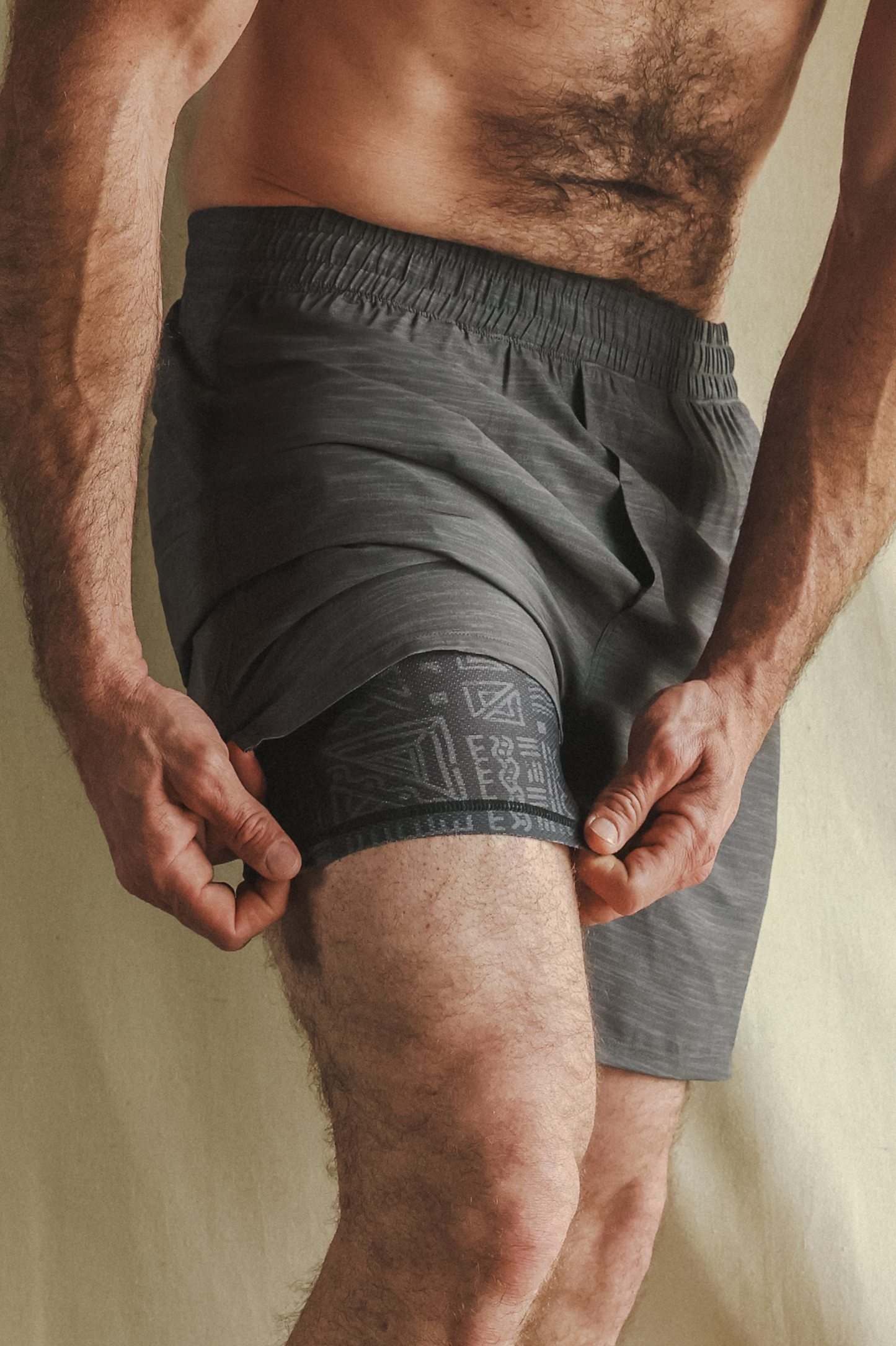 The Tribal Council | Grey Tonal Island Block Ball Hammock® 7 Inch Athletic Shorts