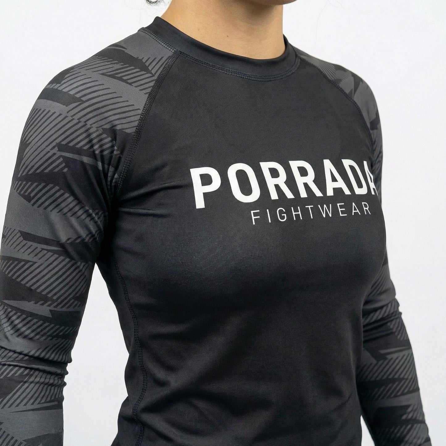 BLACK CAMO WOMEN RASH GUARD