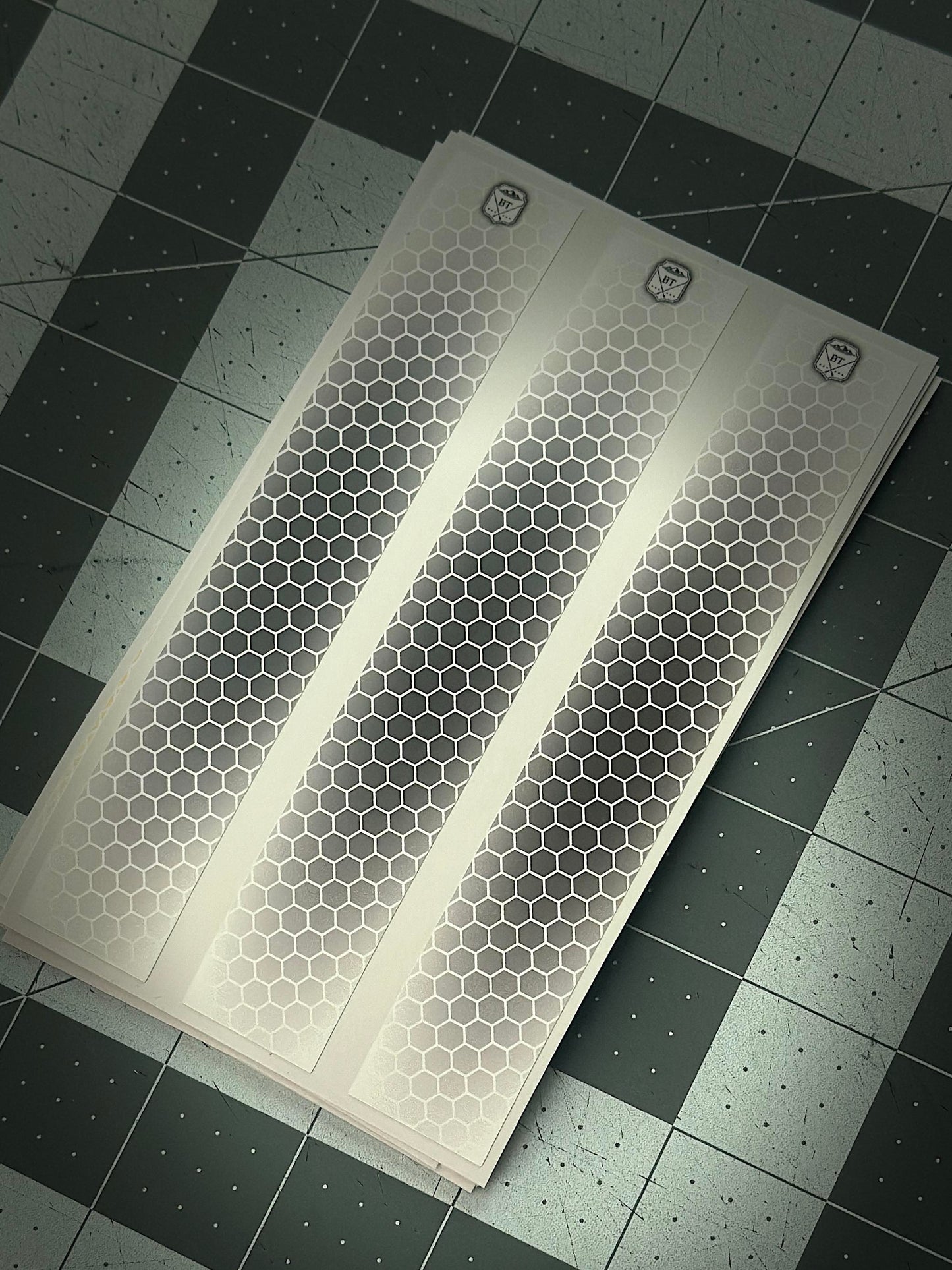 White Shadow Drop Honeycomb Arrow Wraps