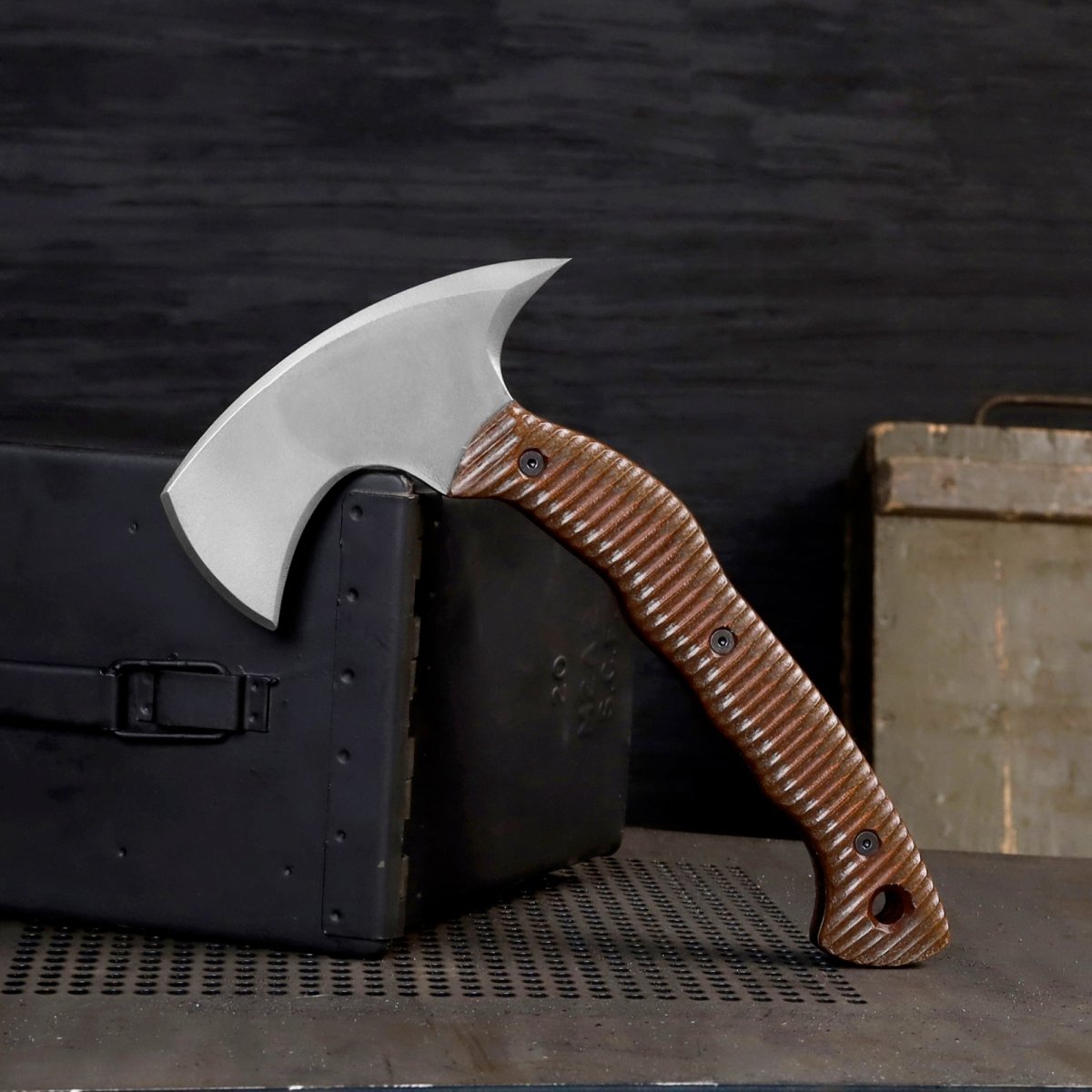 Compact tomahawk "Balor" with polymer composite handle