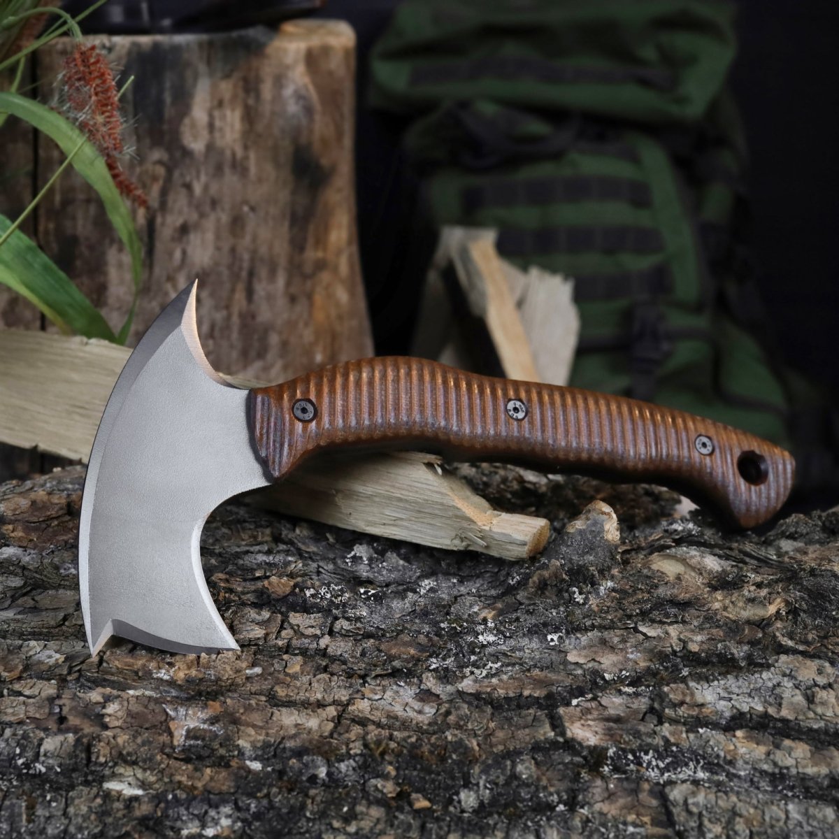 Compact tomahawk "Mingan" with polymer composite handle