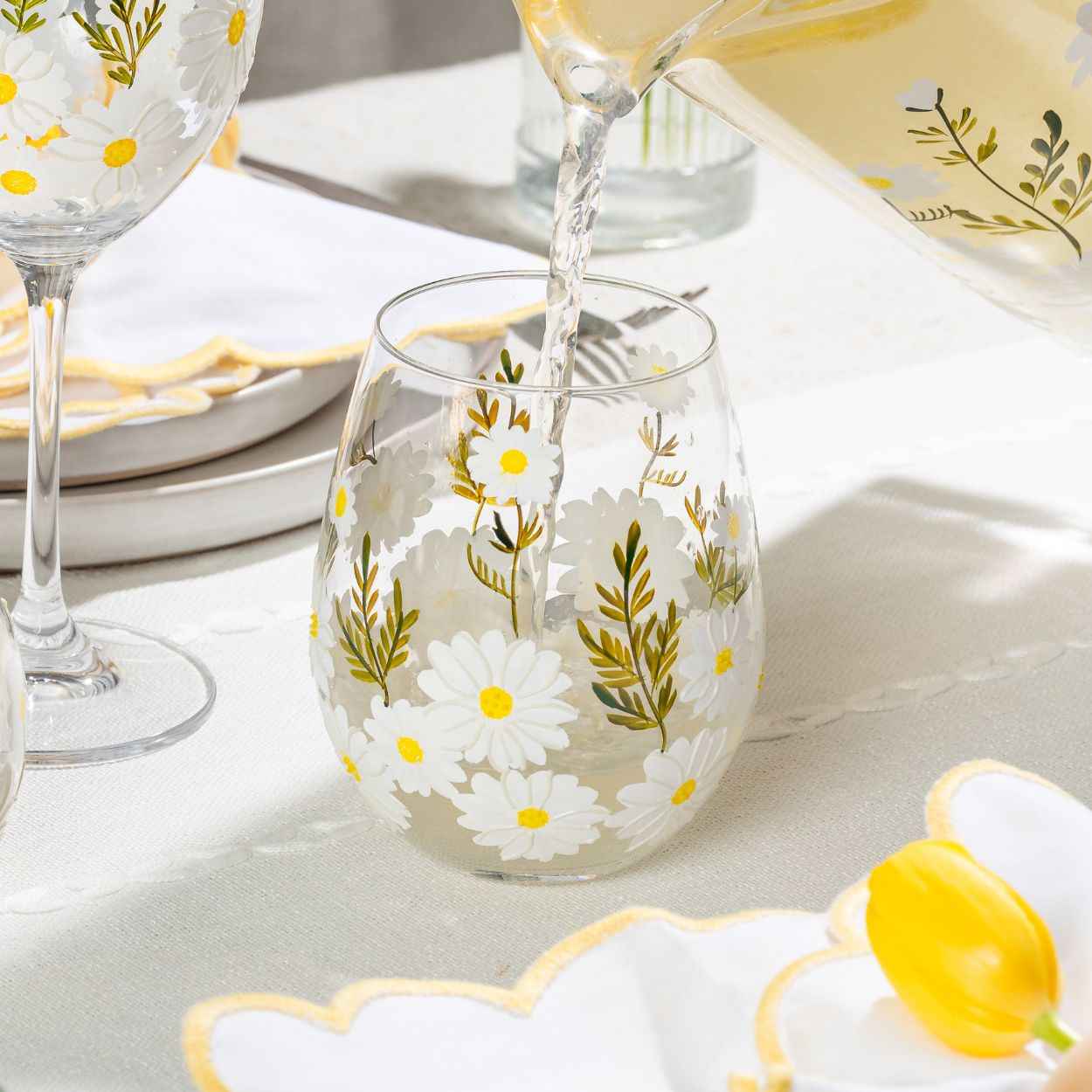 Daisy Painted Stemless Wine Glasses