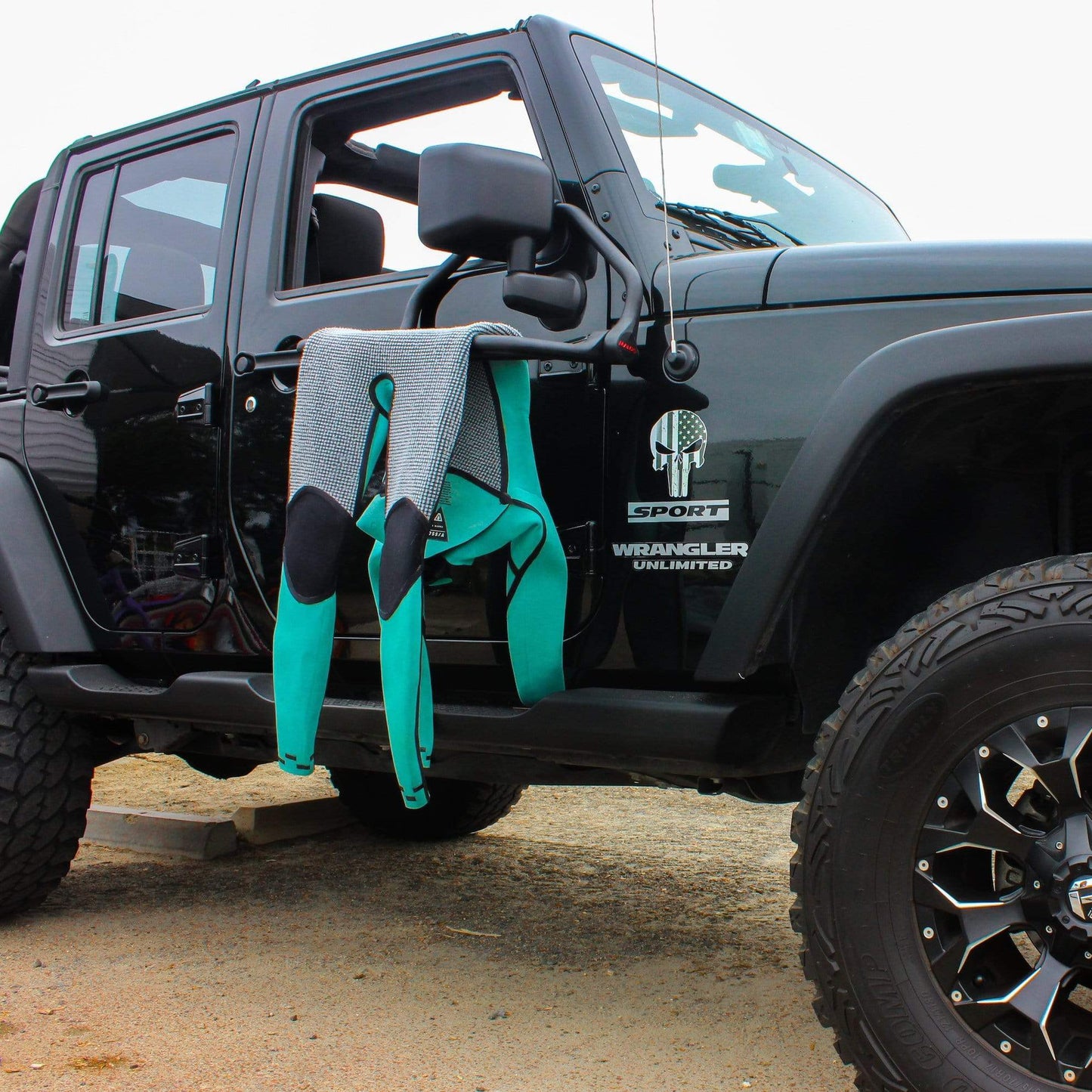 DryRack Mirror Mount – Vehicle-Mounted Gear Dryer for Surf, Beach & Outdoor Use
