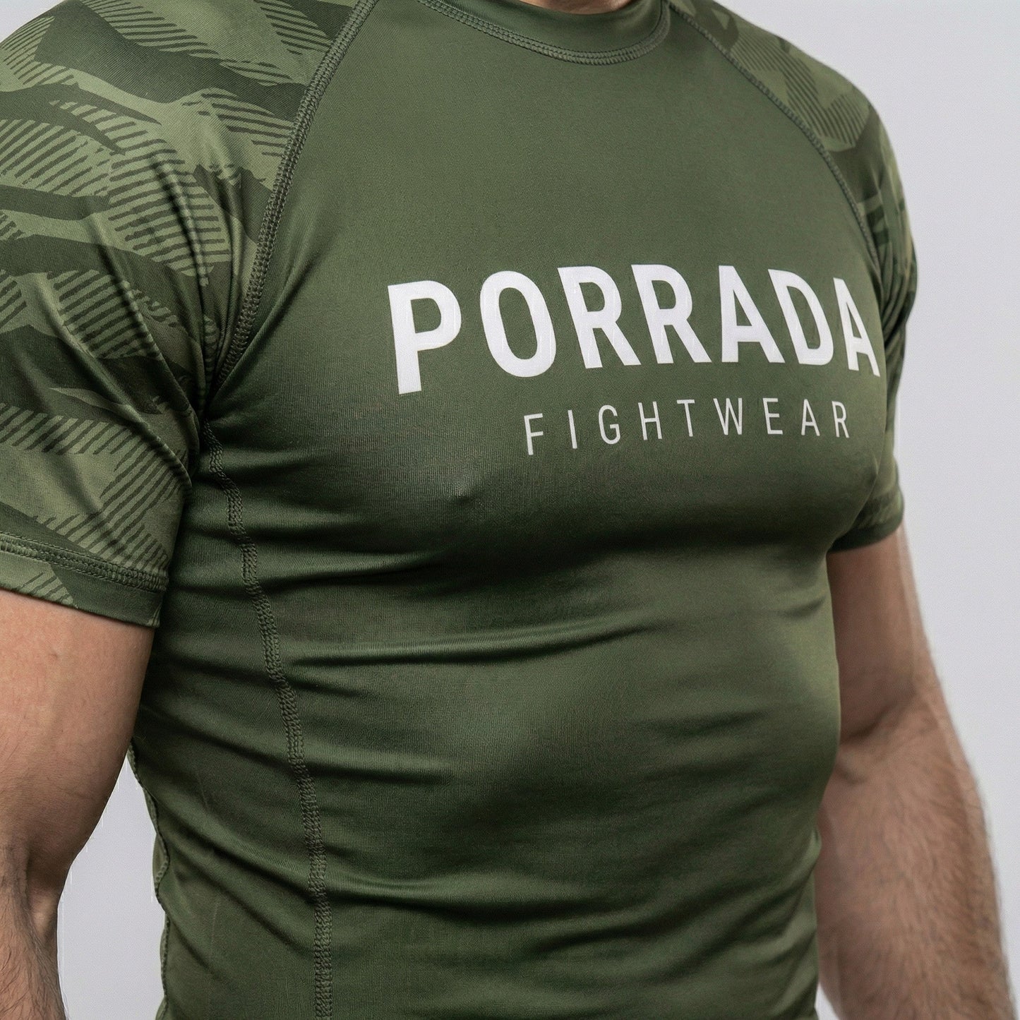 GREEN CAMO SHORT SLEEVE RASH GUARD
