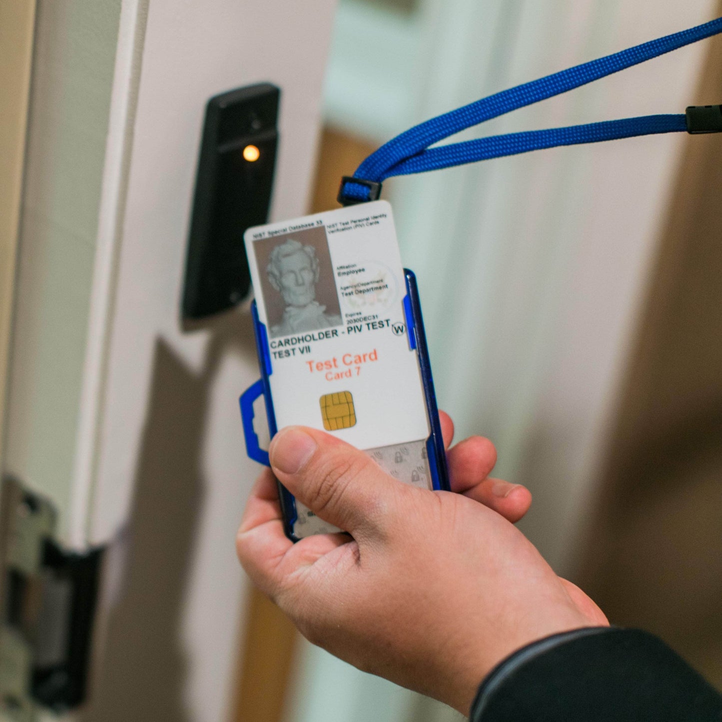 Secure Badge Holder DuoLite ® Dual Hook 2 ID Card Holder