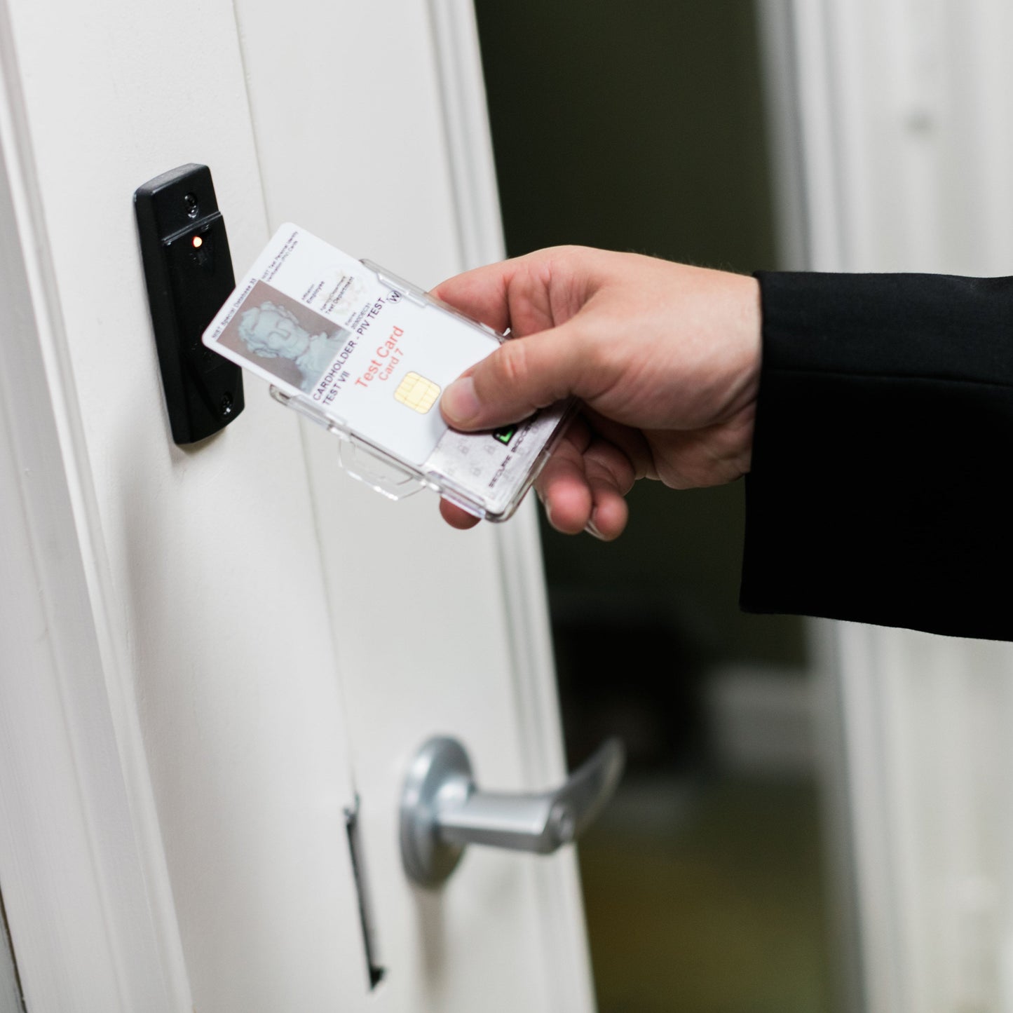 Secure Badge Holder DuoLite ® Horizontal  2 ID Card Holder