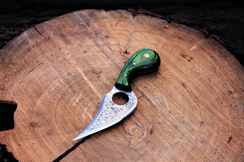 Finger Hole Damascus Skinner