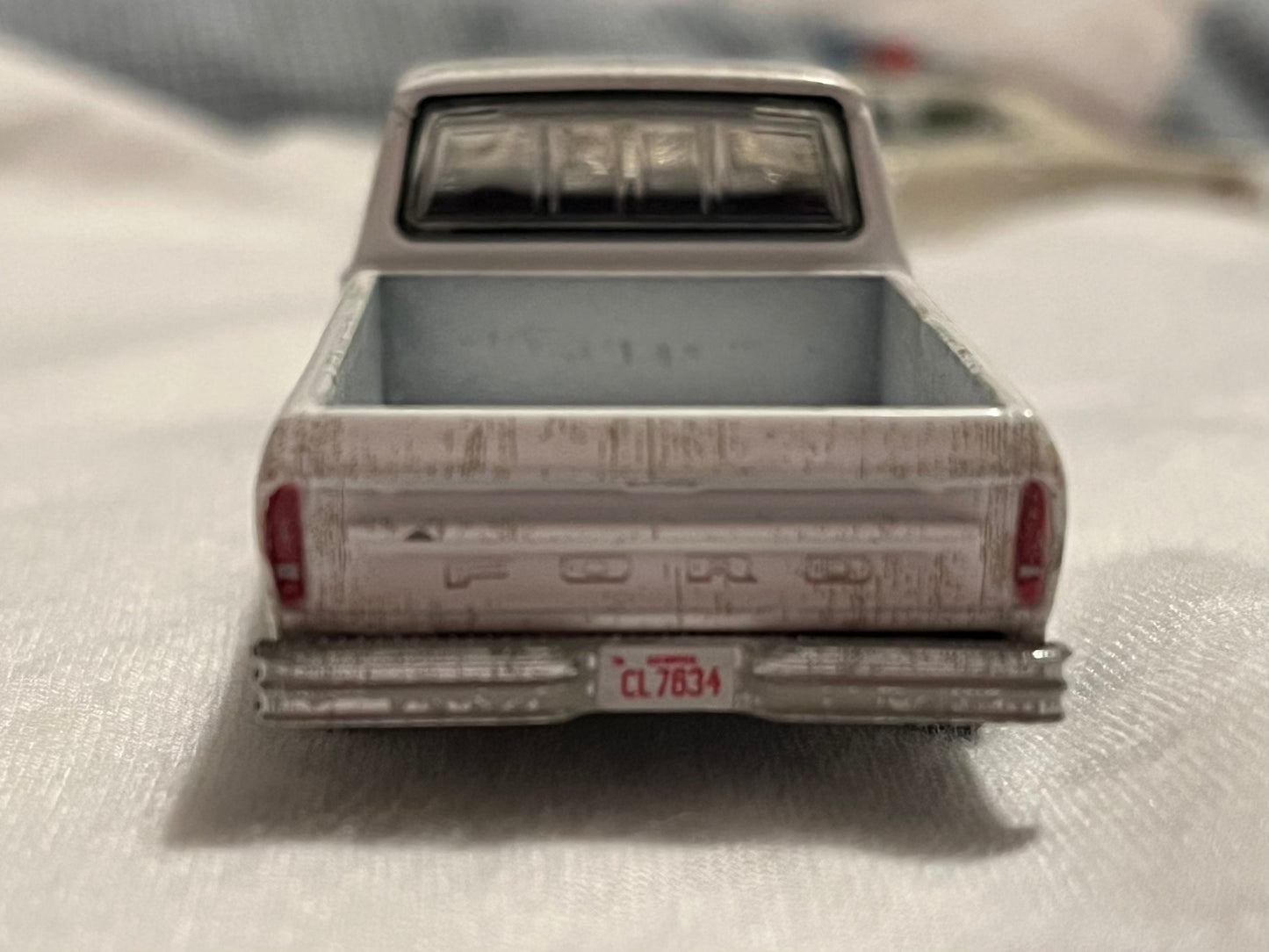1:64 1973 Ford F-100 White Weathered (Hobby Exclusive) PREORDER Aug