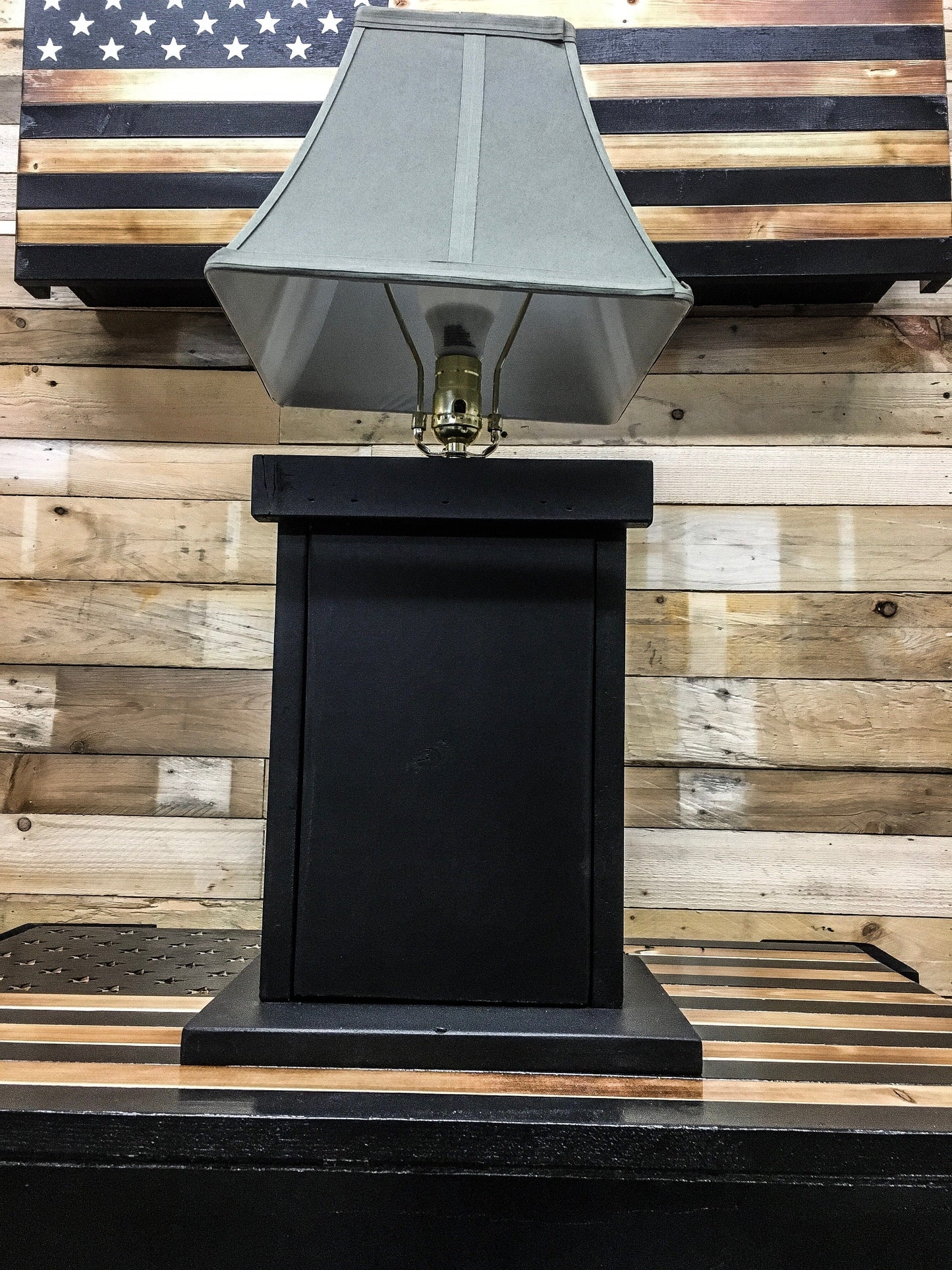 Concealment lamp